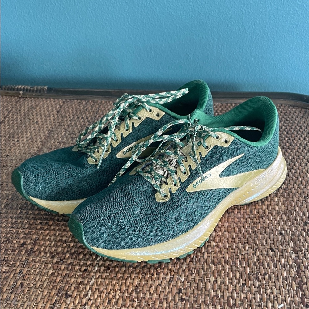 Brooks Launch 7 Green and Gold Athletic Shoes - Size 7.5